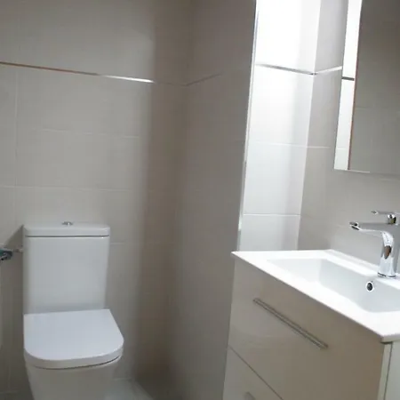 Apartamento Recién Reformado Y Climatizado En Ubicación Inmejorable. *
